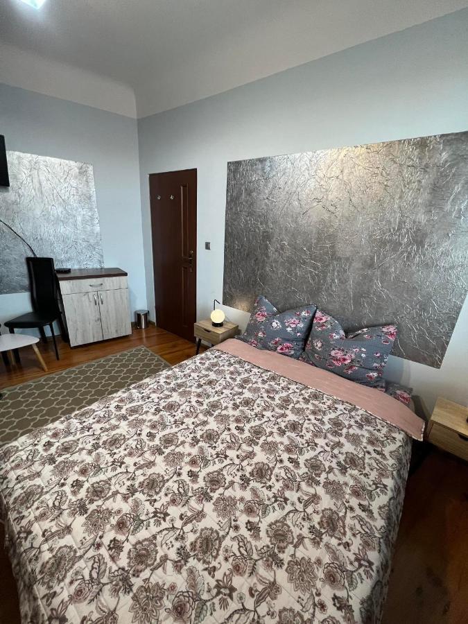 Jednosci Hostel Zielona Góra Buitenkant foto